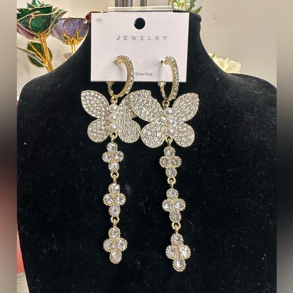Elegant Silver Butterfly Dangle Earrings - Picture 1 of 2